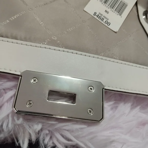 Host Pick✨Micheal Kors Peyton MED shoulder flap optic white bag NewW/Defects - Picture 5 of 17